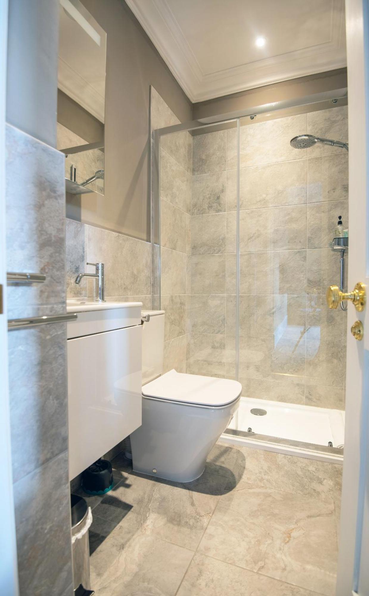 Dream Stays Bath - Barton House Room photo